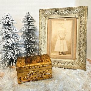 Vintage Picture Frame Ornate Filigree Gold White Vertical / Horizontal Circa 40s